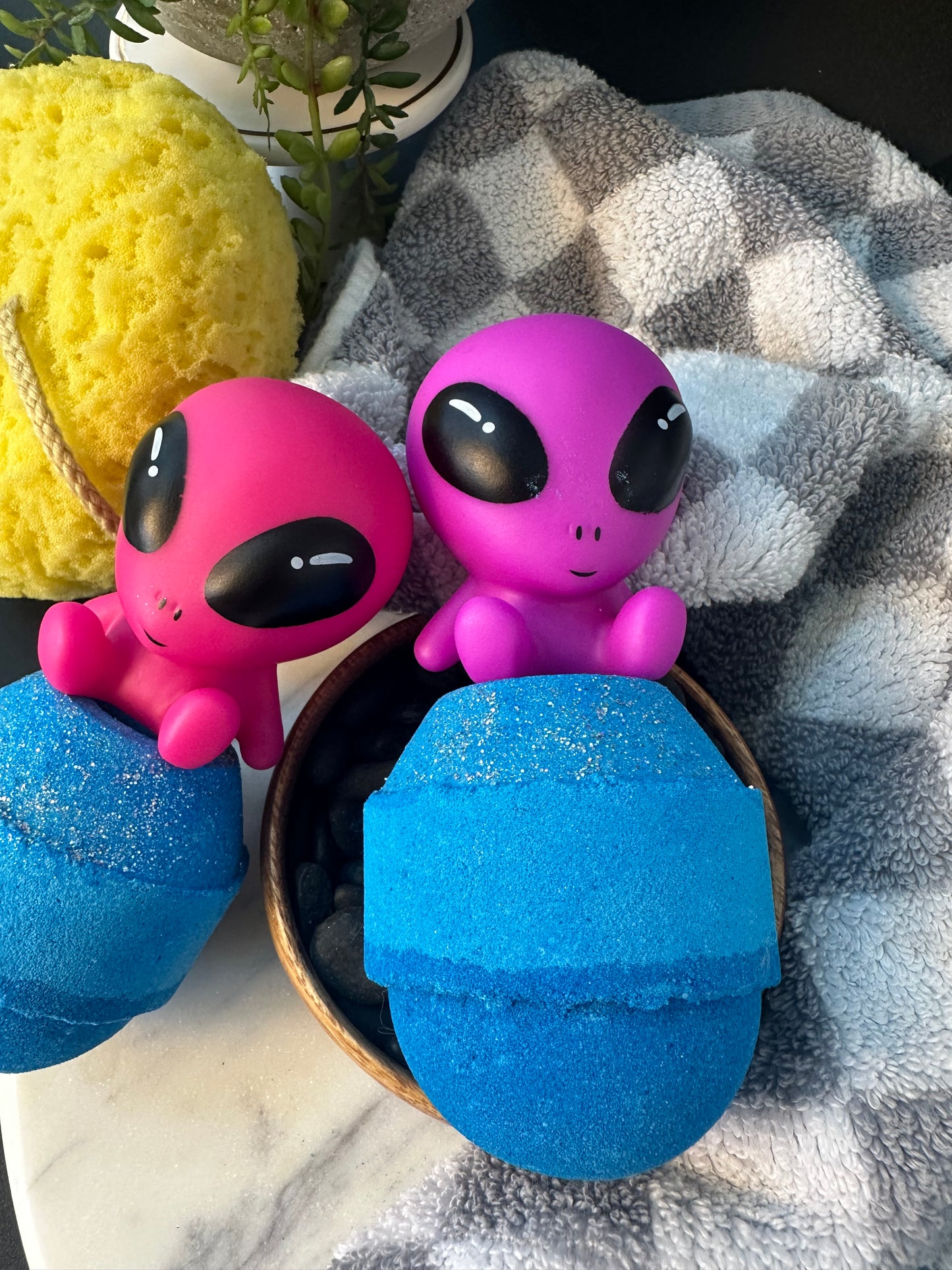 Cosmic Carl Alien Bath Bomb — Toy Collection