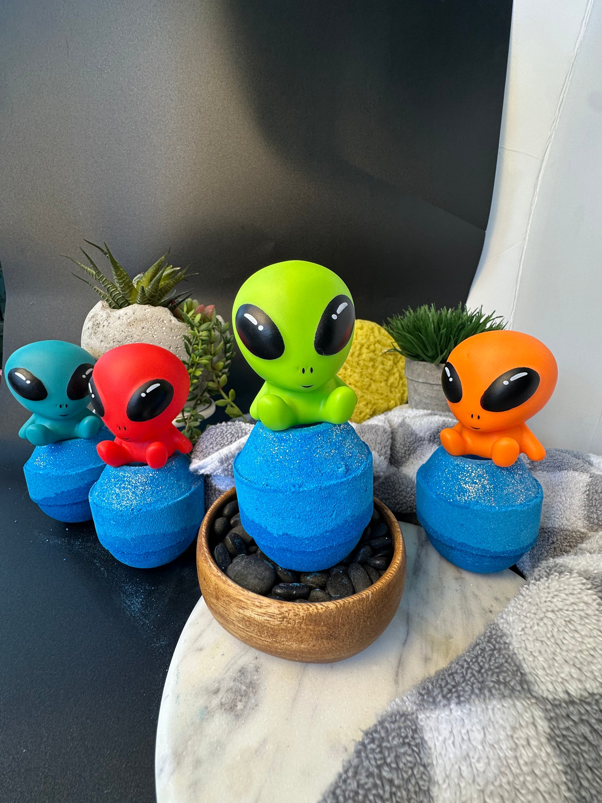 Cosmic Carl Alien Bath Bomb — Toy Collection